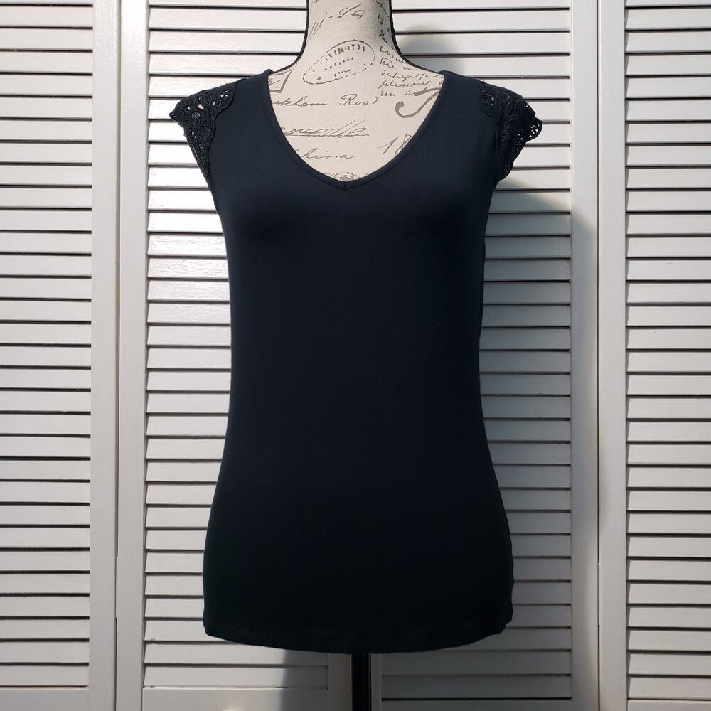 Gilligan & O'Malley Sleepwear Shirt Women's Large Black V-Neck Lace Cap Sleeve‎